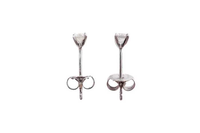 A pair of diamond studs in 9 carat white gold