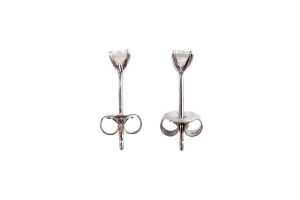 A pair of diamond studs in 9 carat white gold