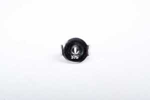 A pair of diamond studs in 9 carat white gold - 4