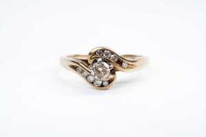 A diamond ring in 9 carat yellow gold - 2