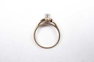 A diamond ring in 9 carat yellow gold - 4