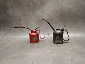 Five garage oil cans, including brass - 2