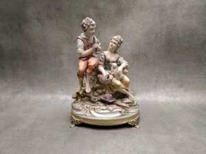 Three Italian porcelain figures playing instruments - 2