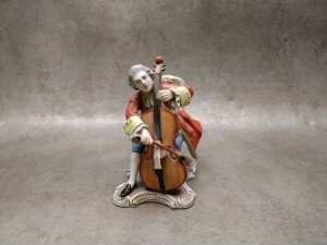 Three Italian porcelain figures playing instruments - 4