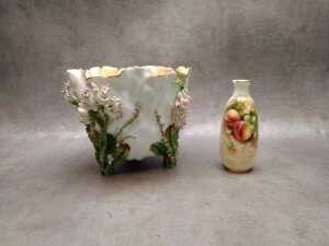 Ceramic decorative pieces, A/F - 3