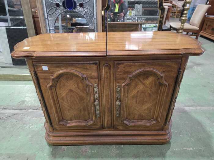 Slide-top server cabinet