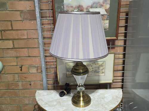 Table lamp with glass and crystal accents