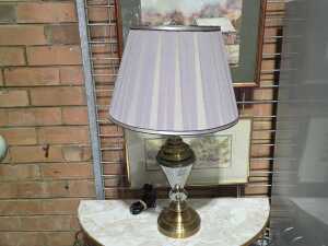 Table lamp with glass and crystal accents