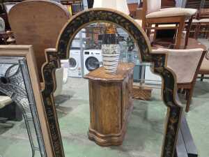 Keyhole-shaped timber wall mirror - 2