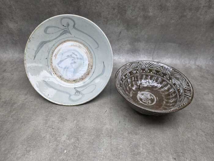 Two Chinese ceramic dishes