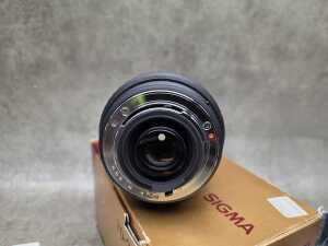 Sigma 70-300mm f4-5.6 DL Macro Super zoom lens - 3