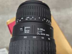 Sigma 70-300mm f4-5.6 DL Macro Super zoom lens - 4