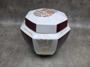 Three English Royal family commemorative porcelain pieces - 2