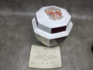 Three English Royal family commemorative porcelain pieces - 3