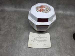 Three English Royal family commemorative porcelain pieces - 4
