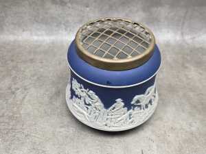 Three Wedgwood Jasperware vases - 3