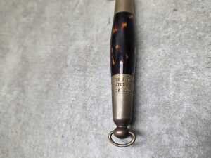 Decorative dagger and sheath with polished tortoiseshell and brass fittings - 3