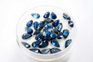 Collection of pear cut sapphires - 2