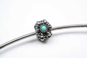 A Pandora choker torc with two charms in sterling silver - 4