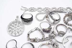 Large collection of scrap silver jewellery - 2