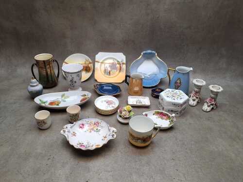 Group of mainly English porcelain, including Minton