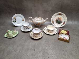 Group of mostly English porcelain, including Wedgwood - 4