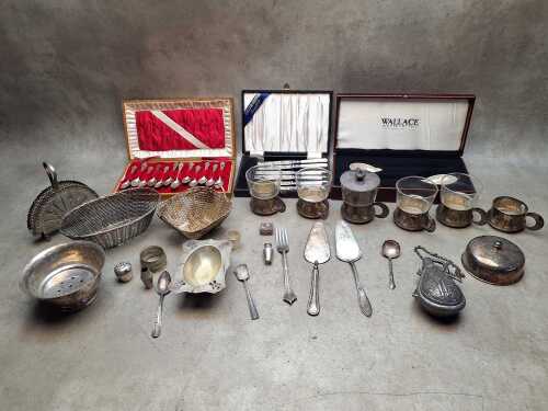 Assorted metalware, mainly silver plate