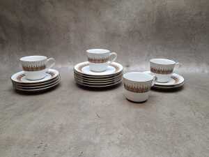 Group of porcelain, including Paragon Pompadour - 3