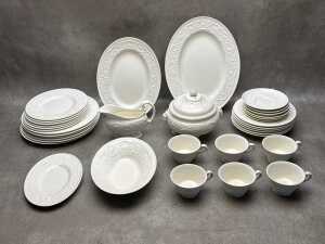 Wedgwood Patrician part dinner setting for six
