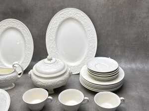 Wedgwood Patrician part dinner setting for six - 2