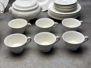 Wedgwood Patrician part dinner setting for six - 5