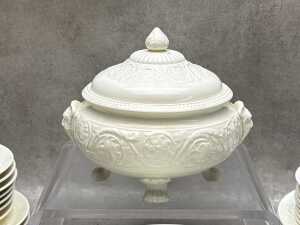 Assorted Wedgwood Patrician dinner and serving ware - 2