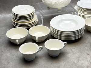 Assorted Wedgwood Patrician dinner and serving ware - 3