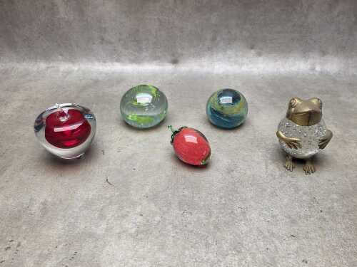 Art glass paperweights
