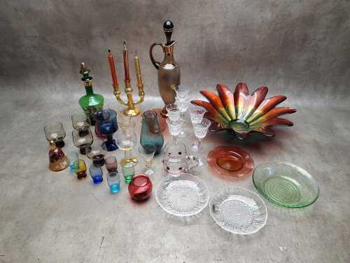 Mid-century glassware and decorative items