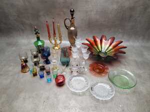 Mid-century glassware and decorative items