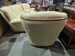 Shell back three-piece leather lounge suite - 5
