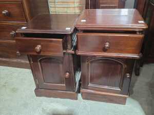 Two Victorian mahogany bedside cabinets - 3