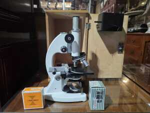 Microscope with accessories. - 2