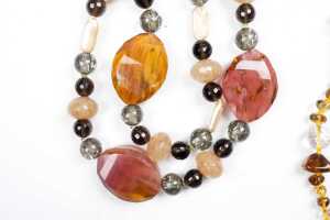 Three gemstone and glass necklaces - 4
