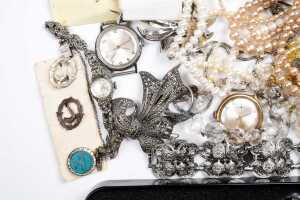 Collection of costume jewellery and watches - 4