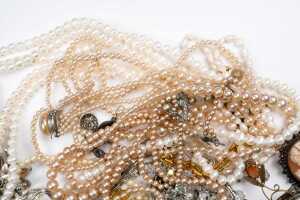 Collection of costume jewellery and watches - 5