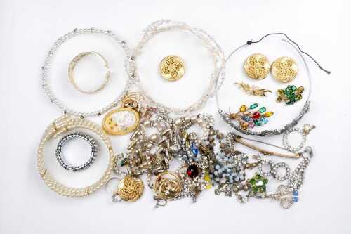 Collection of vintage costume jewellery