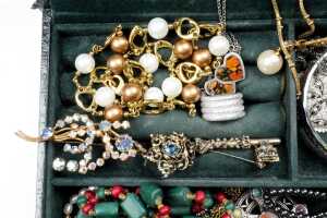Collection of costume jewellery in box - 4