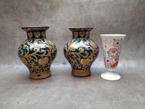 Decorative ceramic plates and vases, including Wedgwood 'Meadow Sweet' - 3