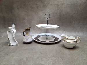 Decorative ceramic plates and vases, including Wedgwood 'Meadow Sweet' - 4