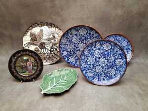 Decorative ceramic plates and vases, including Wedgwood 'Meadow Sweet' - 5