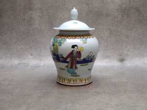 Six Oriental famille jaune and famille rose porcelain lidded ginger jars and lidded vase - 2