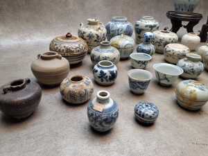 Collection of ceramic and pottery vessels, mostly Oriental - 2