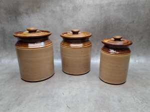 Stoneware storage jars, lidded casserole dish and servingware, some Bendigo Pottery - 4